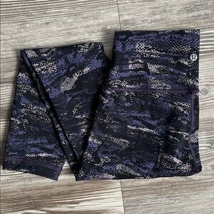 Lululemon Wunder Under Hi-Rise 7/8 Tight Full-On Luxtreme 25"
Rip Wave Purple